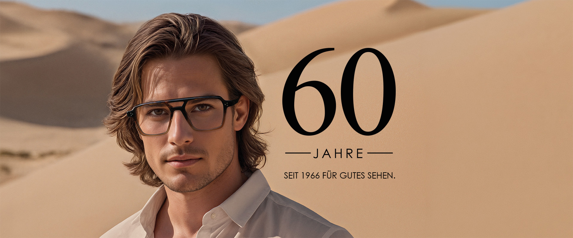 Ein Mann mit Info über 60 Jahre Optik Riess in München Schwabing