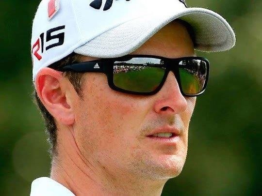 Ein junger Mann mit Cappy und Brille mit Sportgläser